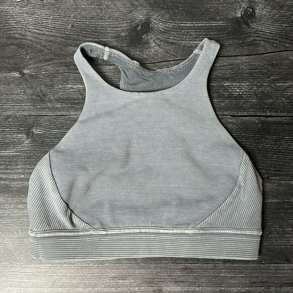 Lululemon sports bra size 4 - Picture 1 of 3
